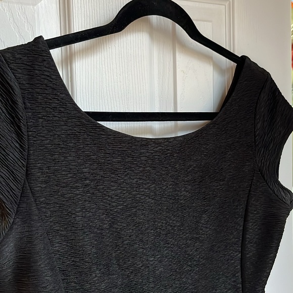 Beautiful black dress - Picture 2 of 4